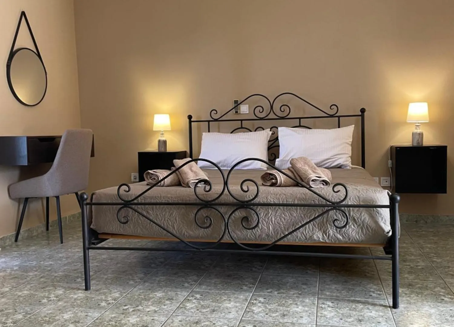 Maria Anastasia Studios Τραπεζάκι 0*,  Ελλάδα