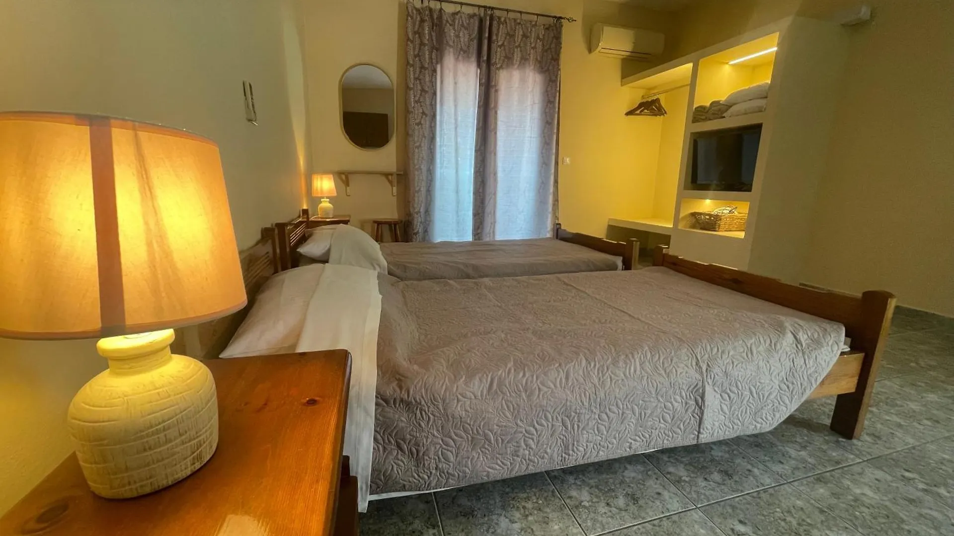 Maria Anastasia Studios Τραπεζάκι Ελλάδα